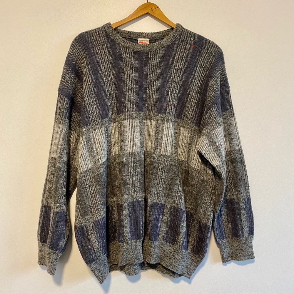 VINTAGE KNIT CREWNECK SWEATER MADE IN CANADA